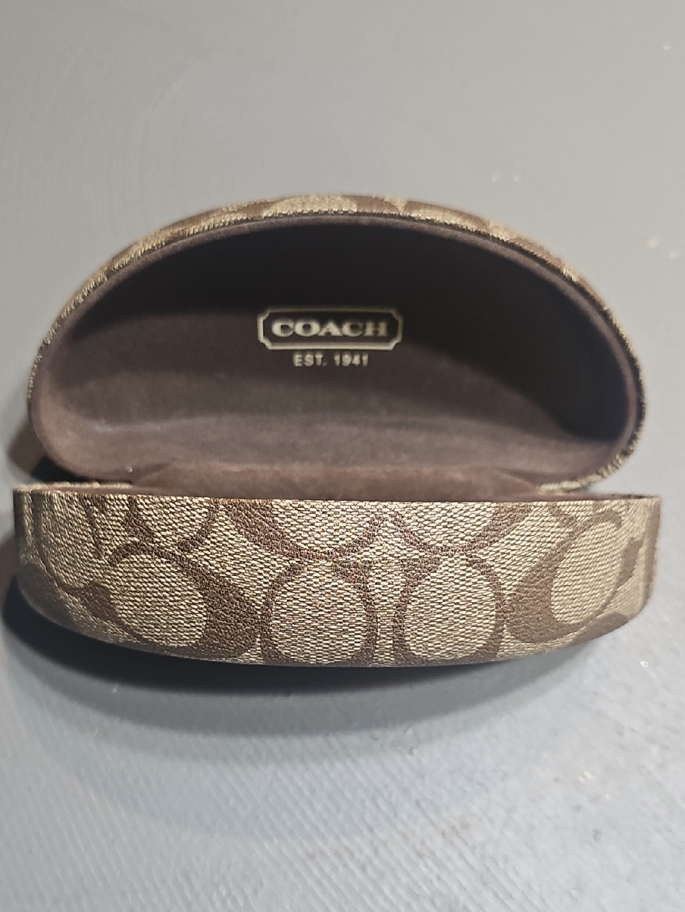 Coach Signature Canvas Hard Clamshell Eyeglass / Sunglass Case Tan & Brown EUC